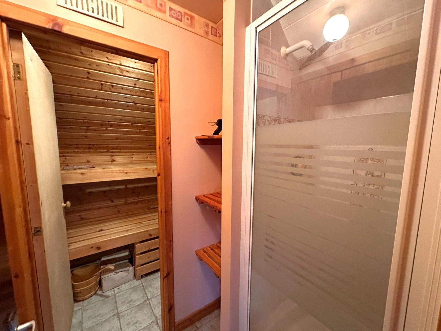 SHOWER ROOM